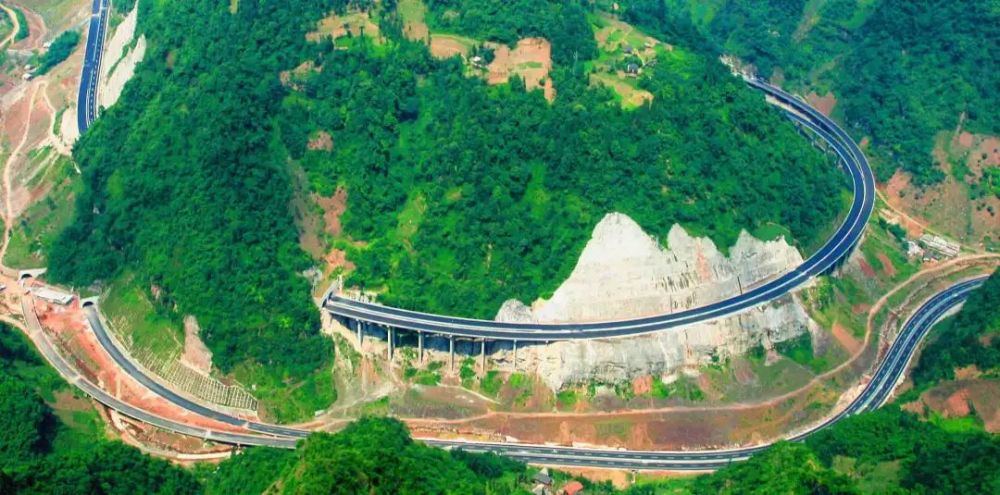 這條云南最美公路，適合自駕，現(xiàn)在還免費(fèi)
