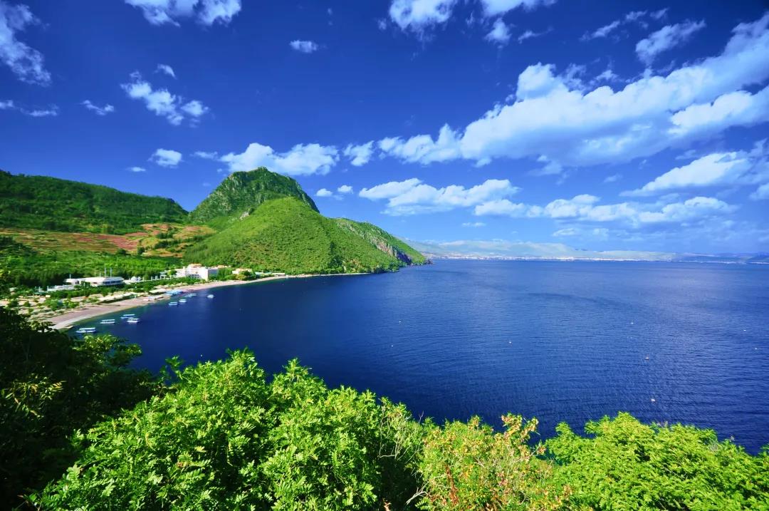 夏天避暑到云南，云南氣候四季如春 還有免費(fèi)的藍(lán)天白云相伴 炎炎夏日