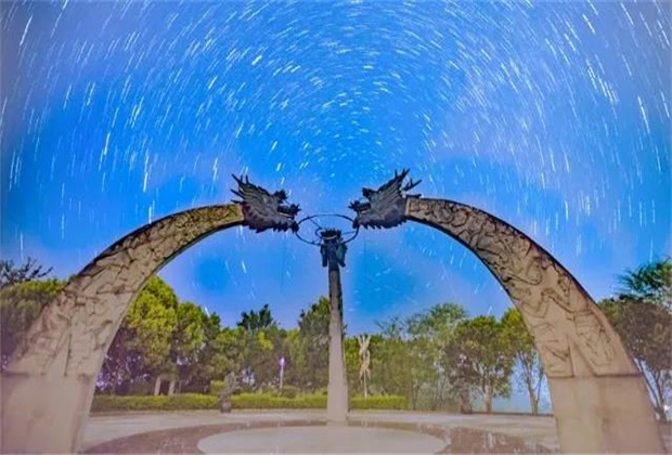 云南傳媒公司：星空入夢，璀璨墨江！