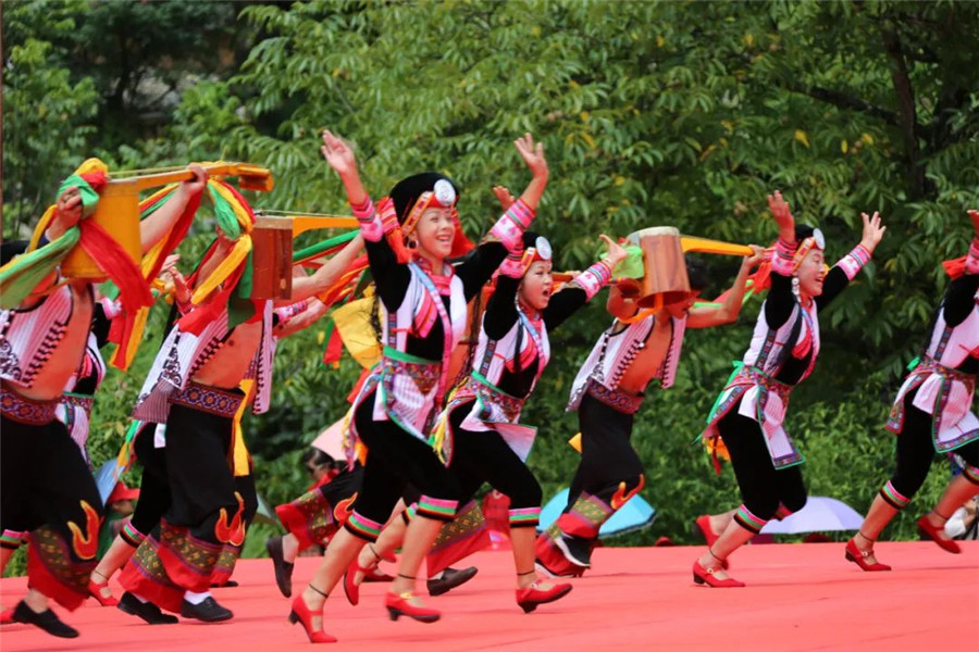 云南定制旅游：走進(jìn)非遺彝族三弦舞·阿細(xì)跳月，源于遠(yuǎn)古的快樂(lè)之舞
