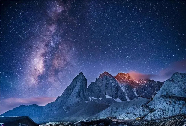 麗江旅行社 麗江旅游 麗江旅行社與你相約玉龍雪山，帶你體驗觀星的浪漫夜晚。